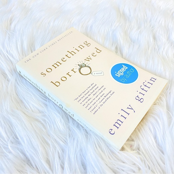 SIGNED Something Borrowed Novel by Emily Giffin - Picture 3 of 5